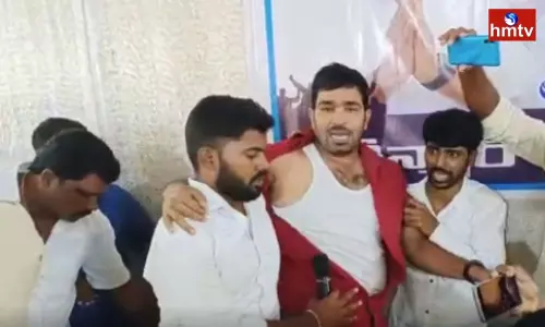 TRS Leader Attack on Teenmar Mallanna s Team | Telangana News