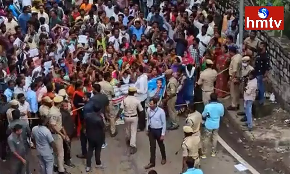 VRAs Protest at Telugu Talli Flyover