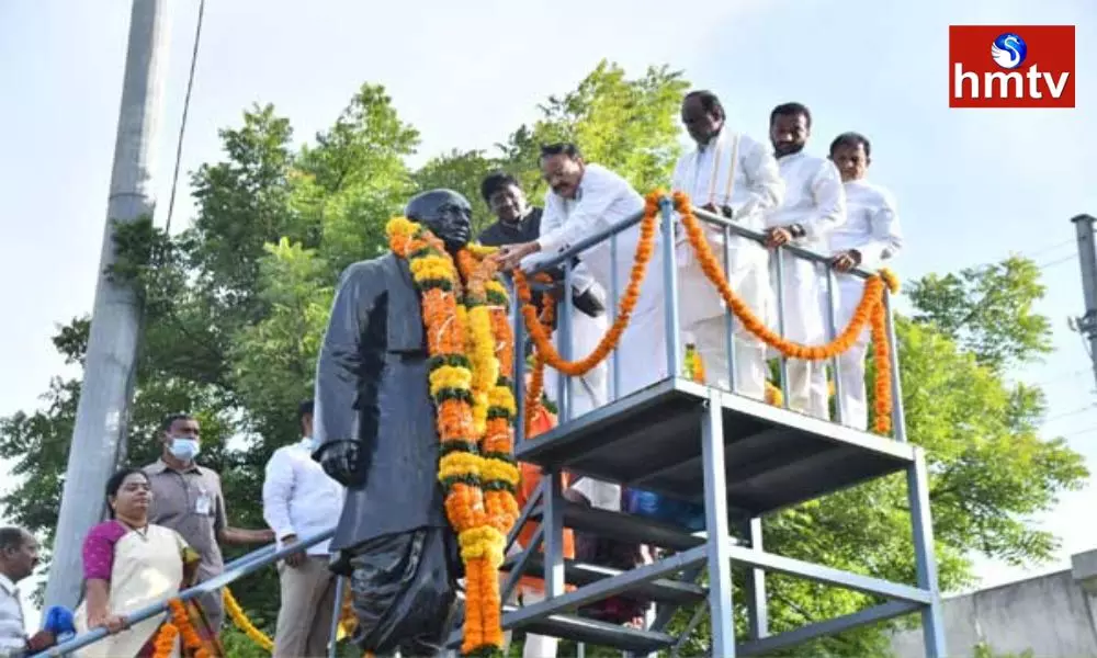 Venkaiah Naidu Pays Tribute to Sardar Vallabhbhai Patel Statue