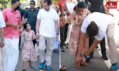 Rahul Gandhi Helps Girl to Wear Her Sandal During Bharat Jodo Yatra Rahul Gandhi Helps Girl to Wear Her Sandal During Bharat Jodo Yatra