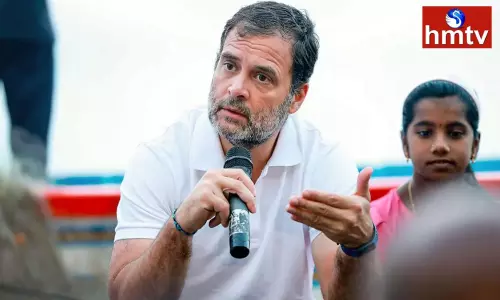 Rahul Gandhi Participates in a Snake Boat Race Exhibition in Kerala Rahul Gandhi Participates in a Snake Boat Race Exhibition in Kerala