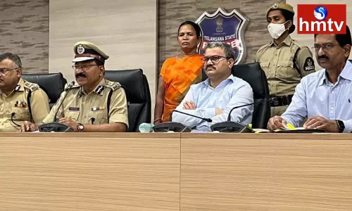 Savitri is the wife of Maoist leader Ramanna Surrendered to the Telangana Police Savitri is the wife of Maoist leader Ramanna Surrendered to the Telangana Police