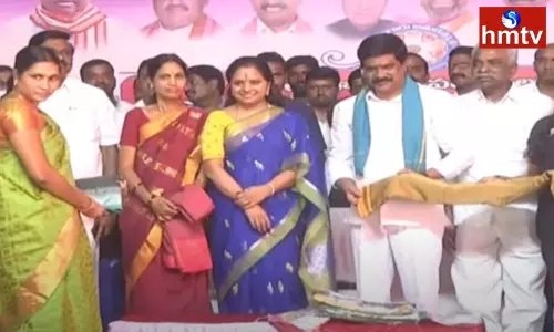 MLC Kavitha Distributed Bathukamma Sarees in Kammarpally Nizamabad District MLC Kavitha Distributed Bathukamma Sarees in Kammarpally Nizamabad District