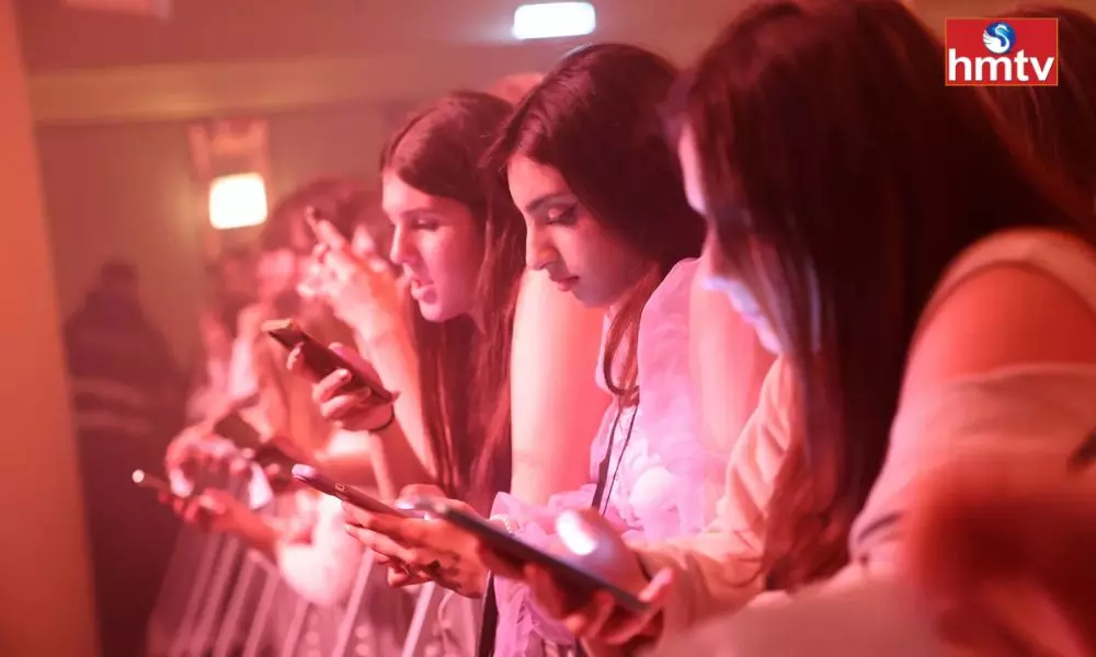 Effect of Smartphone on Sleep and Many Types of Diseases Know the Solutions Effect of Smartphone on Sleep and Many Types of Diseases Know the Solutions