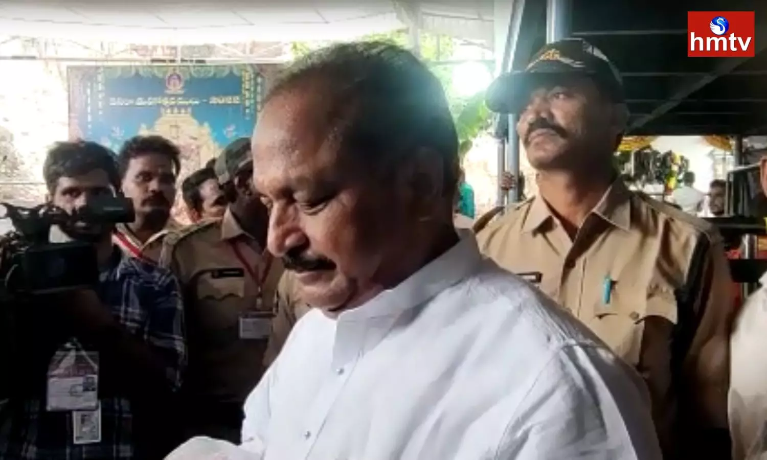 Minister Kottu Satyanarayana Fire on Police on Indrakeeladri