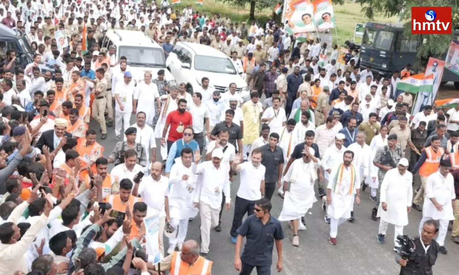 Bharat Jodo Yatra on Second Day in Karnataka | Telugu News