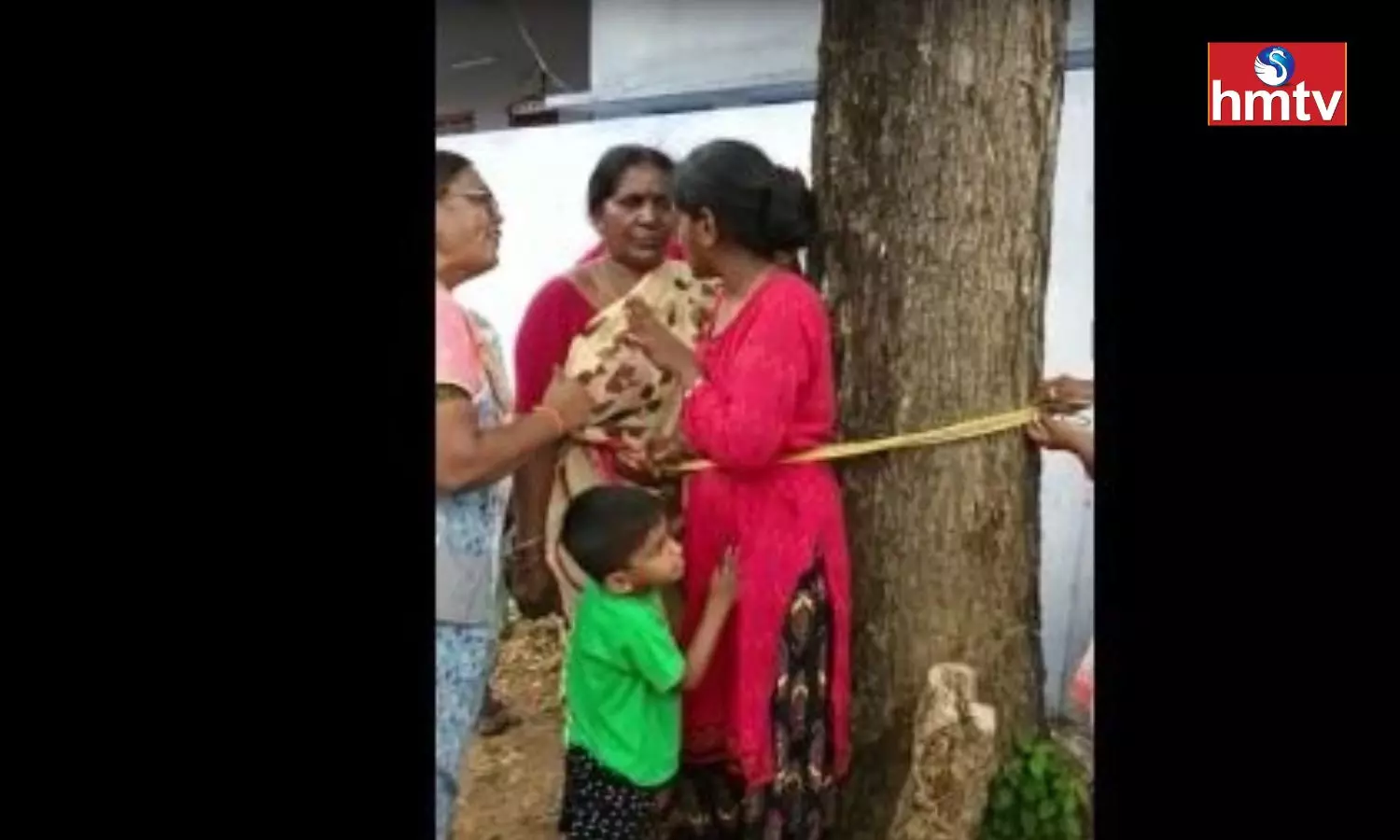 Chit Fund Victims Tie Owners Wife to a Tree in Yellandu