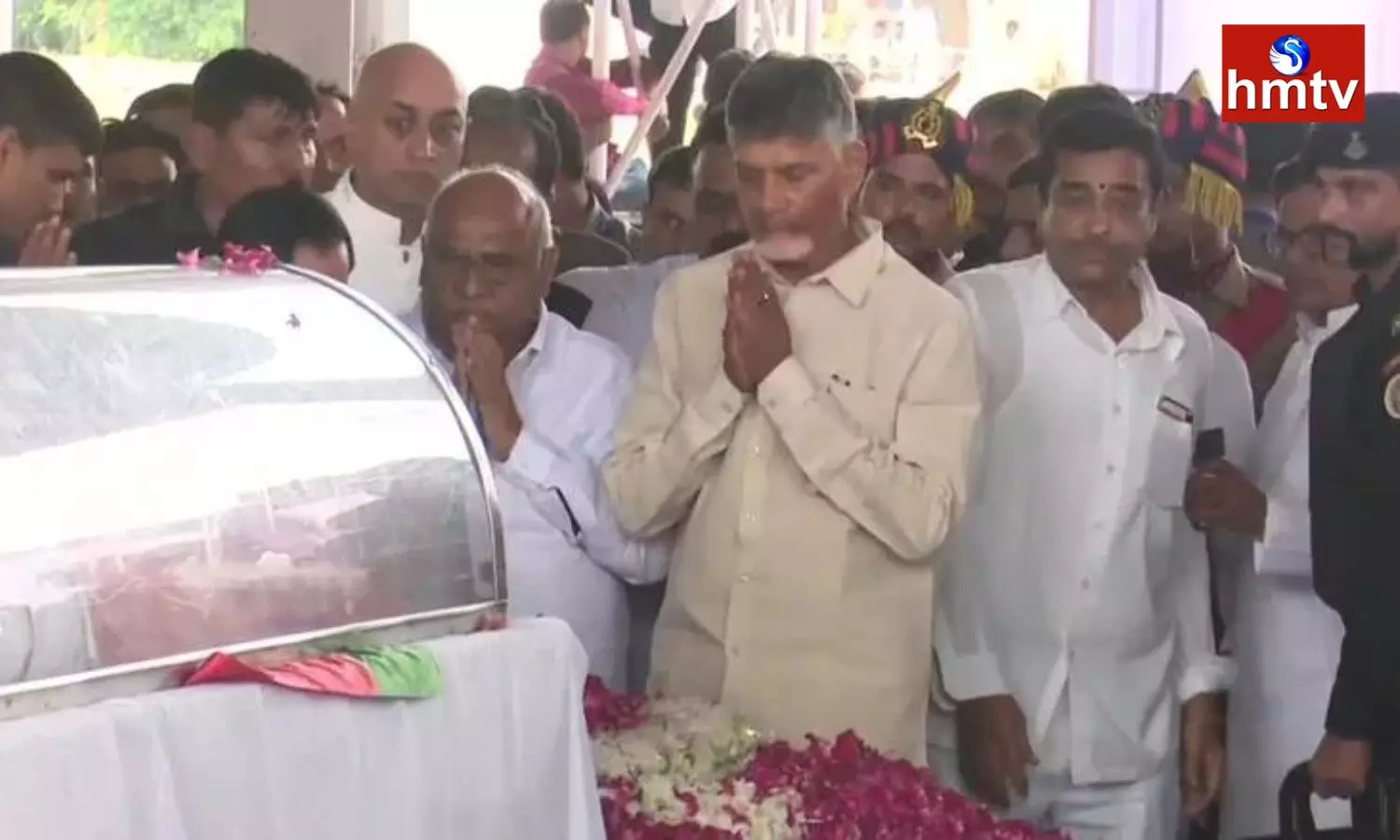 TDP Chief Chandrababu Tributes to Samajwadi Party Founder Mulayam Singh Yadav