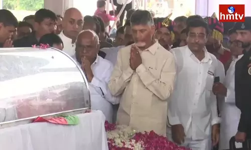 TDP Chief Chandrababu Tributes to Samajwadi Party Founder Mulayam Singh Yadav