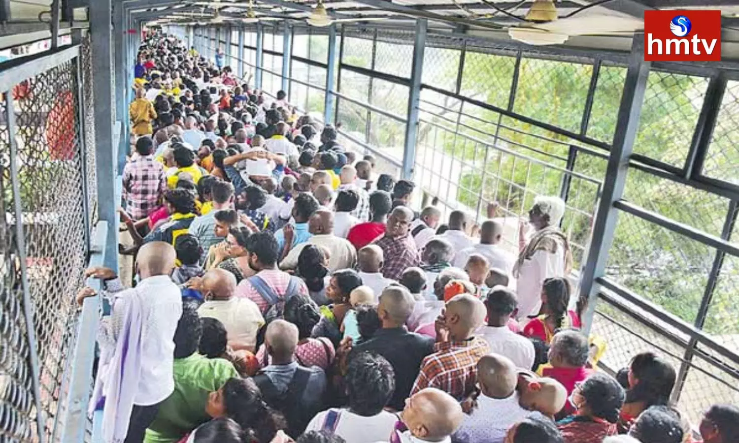 Huge Devotees Rush At Tirumala Tirupati Temple