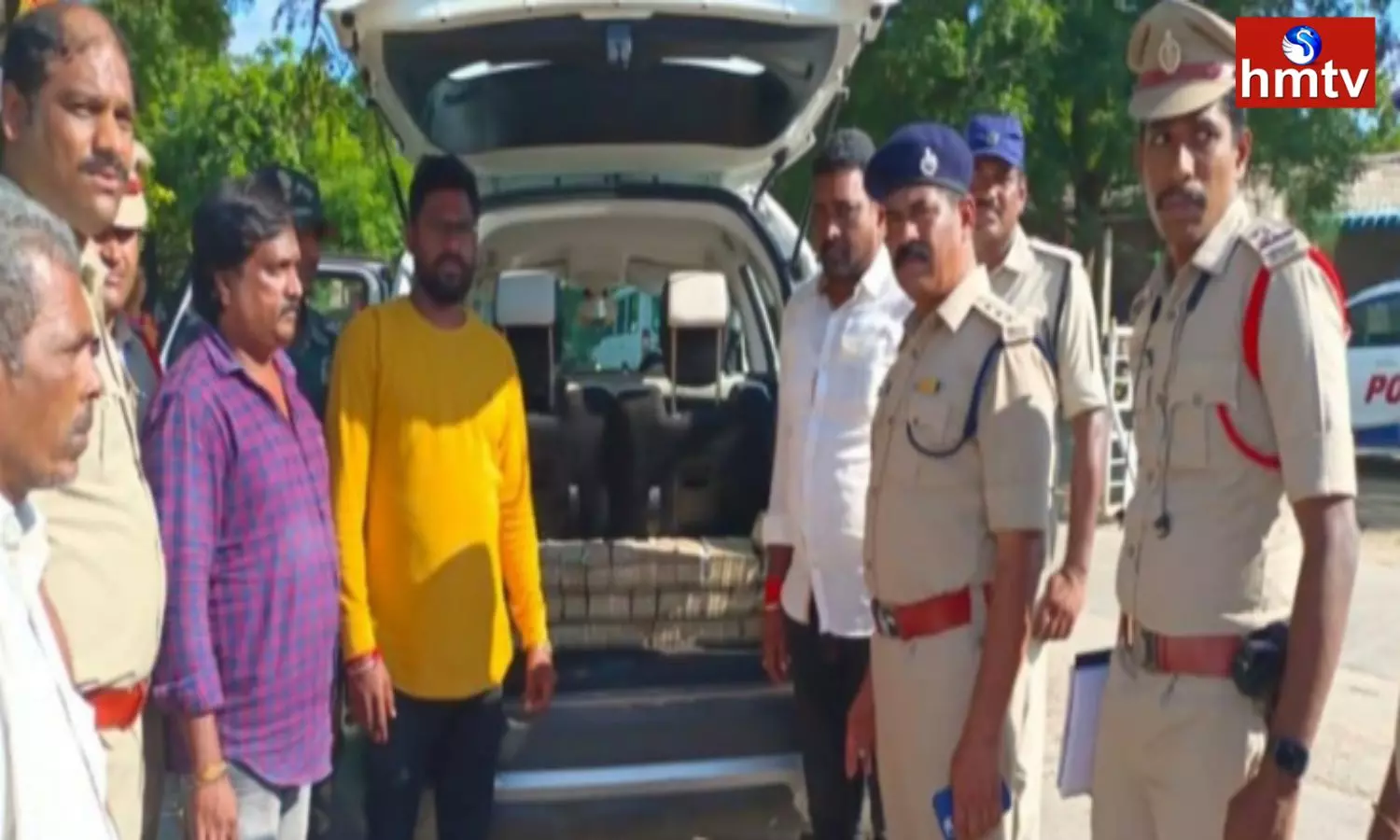 Police Seized Bundles of Notes in Munugode Police Seized Bundles of Notes in Munugode