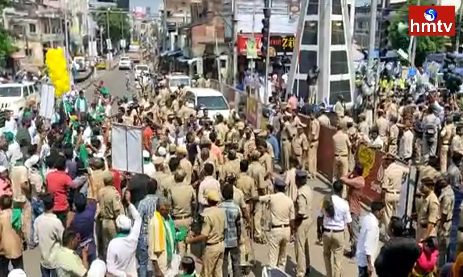 Protest in Rajahmundry for Amaravati Farmers Padayatra
