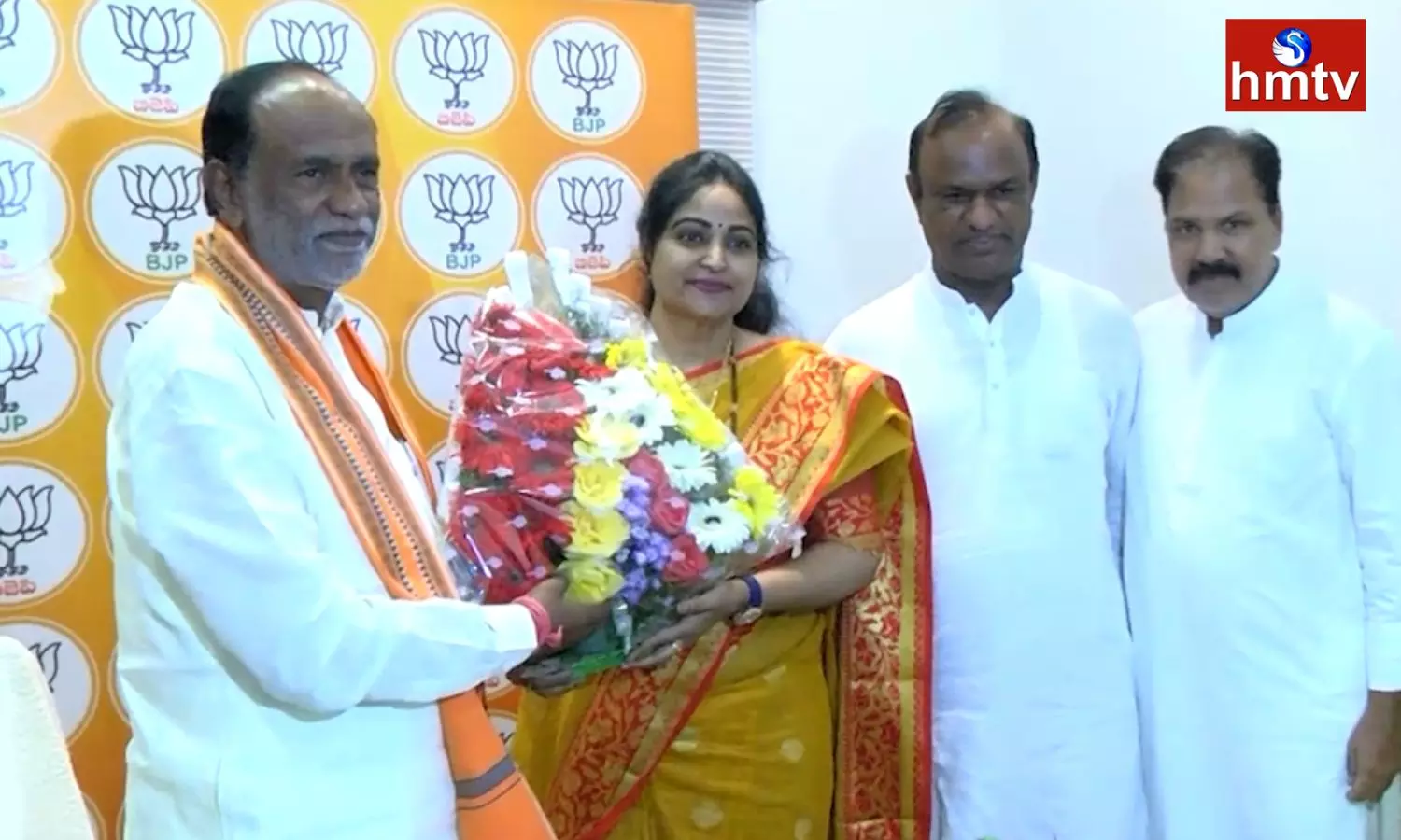 Actor Divyavani Meet BJP MP Laxman | TS News