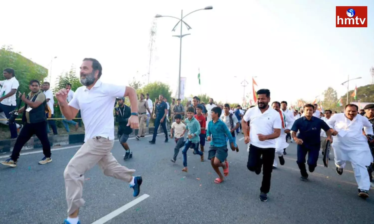 Rahul Gandhi Sprints during Bharat Jodo Yatra in Telangana