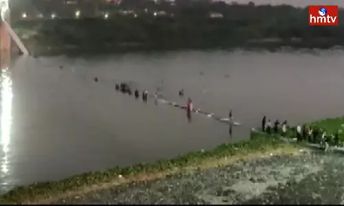 Cable Bridge Collapses in Gujarat |  Telugu News