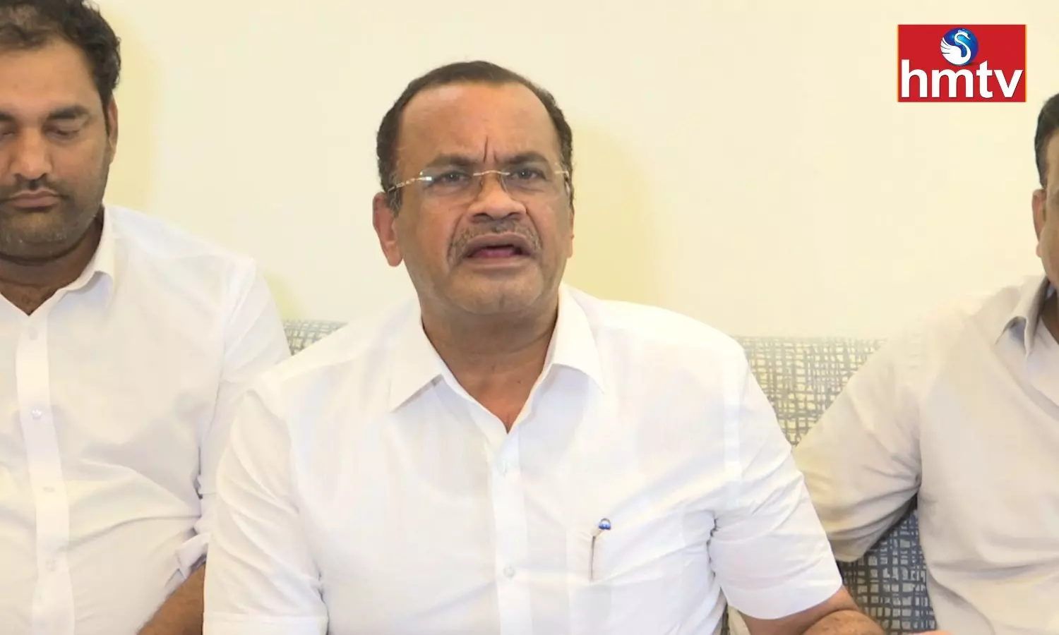 Congress MP Komatireddy Venkat Reddy has Reached Hyderabad After Completing his Australia Tour