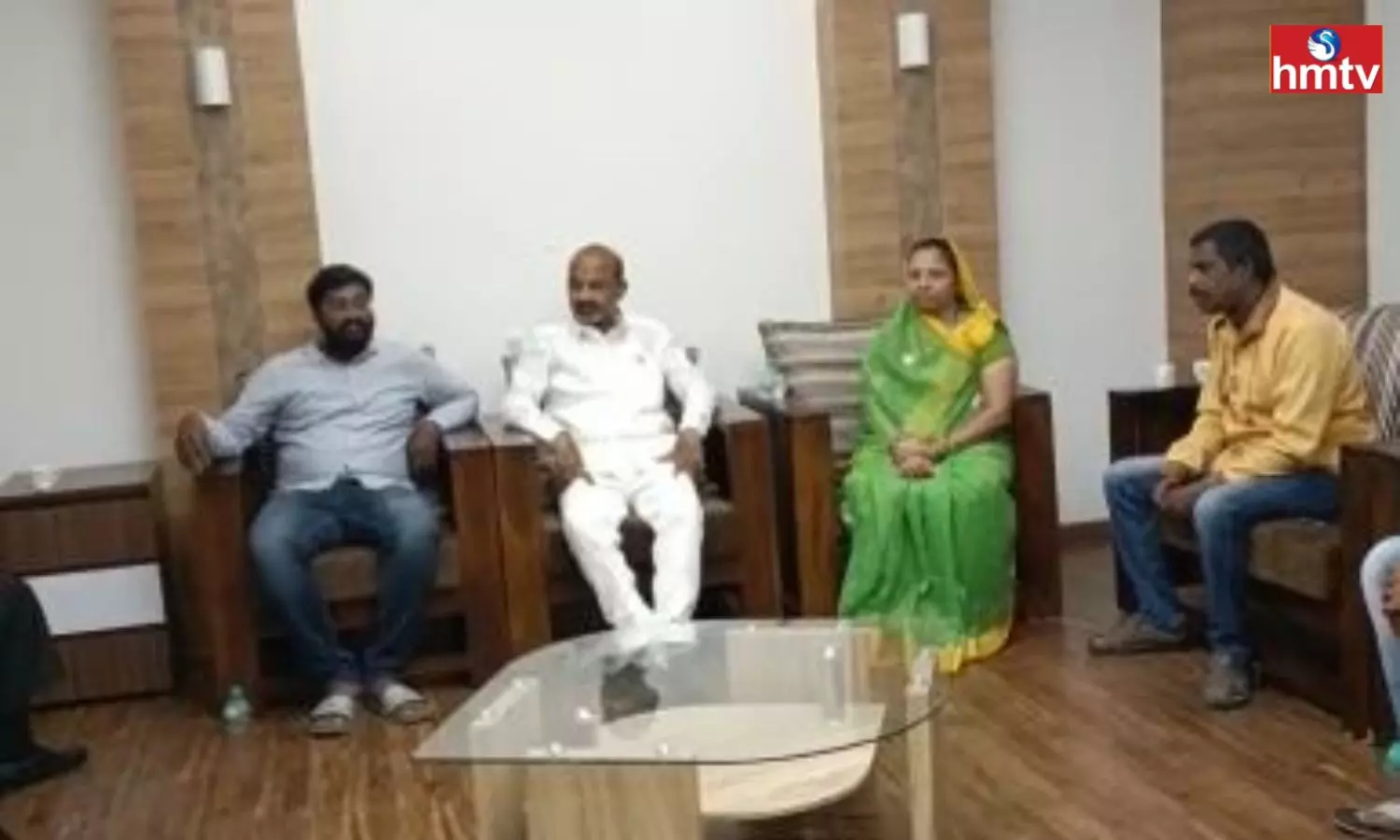 MLA Rajasingh Wife Met BJP Chief Bandi Sanjay