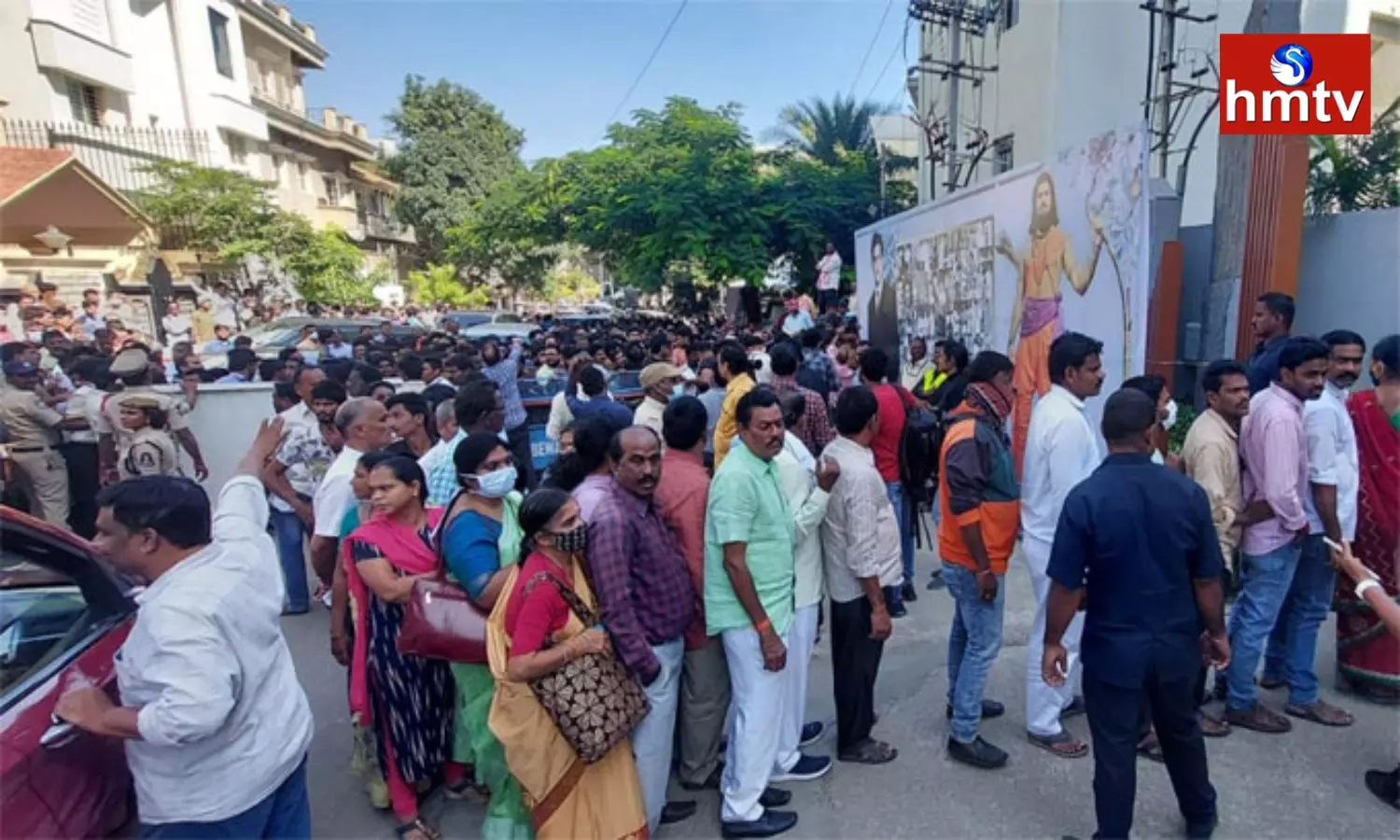 Fans Came to Padmalaya Studio to Pay Tribute to Superstar Krishna