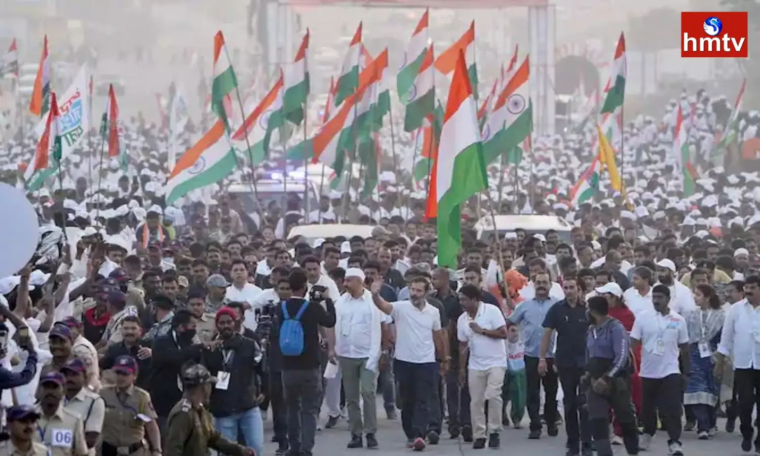 Rahul Gandhi March has resumed from Pathur in Maharashtra