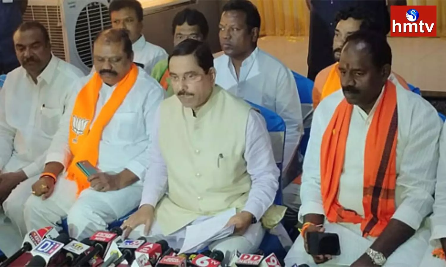 Union Minister Pralhad Joshi Slams CM KCR Union Minister Pralhad Joshi Slams CM KCR