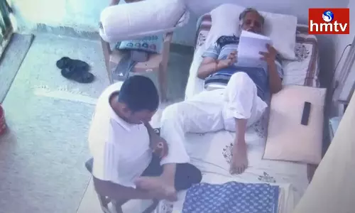 బయటకు వచ్చిన జైల్లో మసాజ్ వీడియోలు