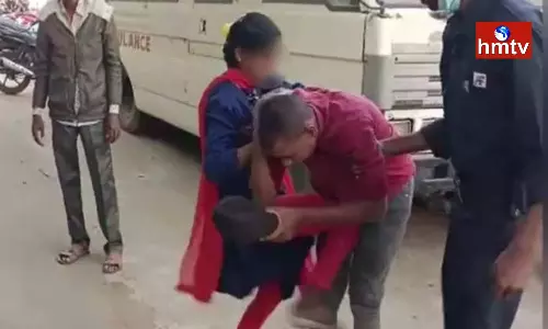 Young Woman Slapped Man Who Harassing Her In The Name Of Love In Kamareddy