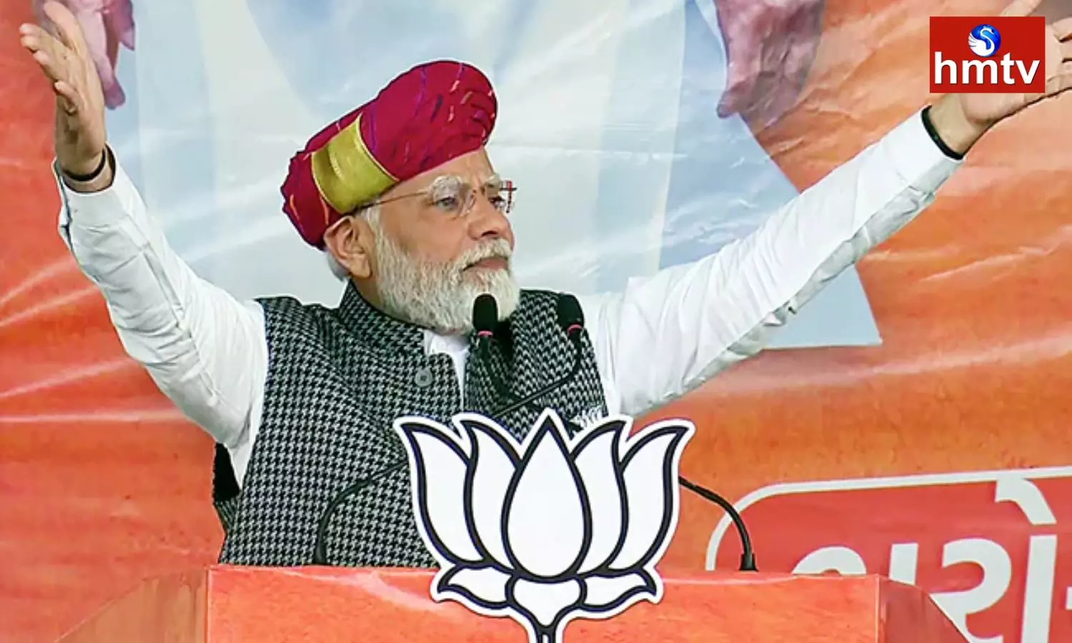 PM Modi Slams Congress in Election Rally at Gujarat’s Mehsana