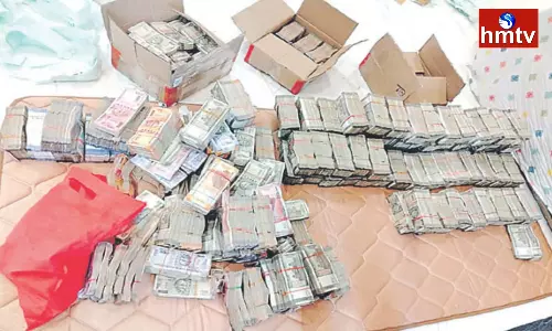 Huge Sum of Currency Notes Found in Malla Reddys Neice House