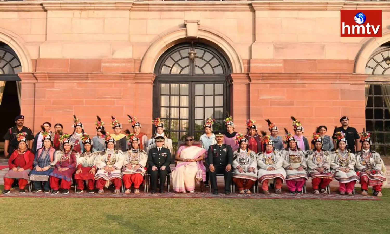 president murmu meets women from hanu aryan village