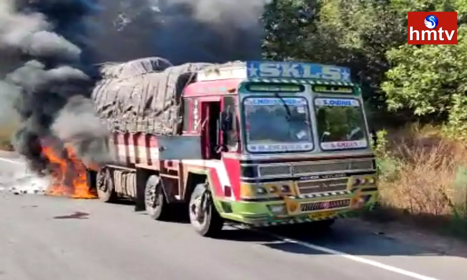 lorry caught fire at mahadevpur of jayashankar bhupalapalli district