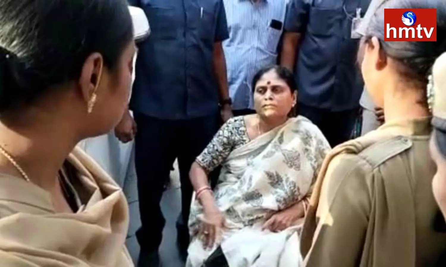 Vijayamma House Arrested, takes sit-in protest