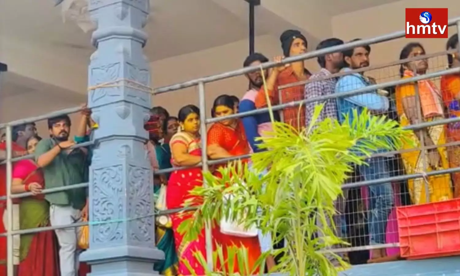 Huge Devotees Rush  At Vadapalli Sri Venkateswara Swamy