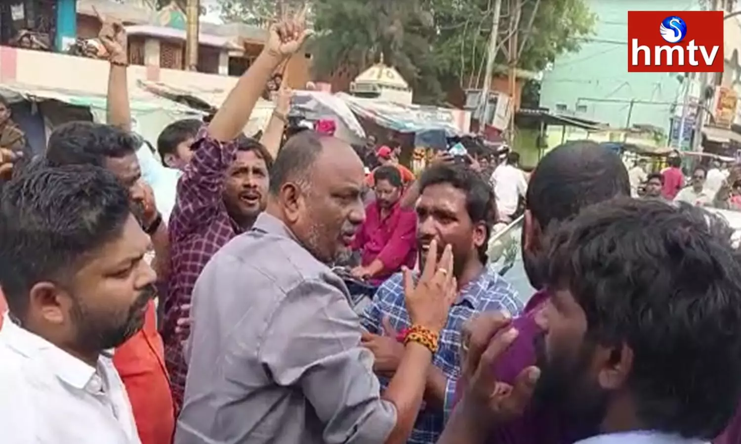 Agitation of Devineni Followers at Avinash House in Vijayawada