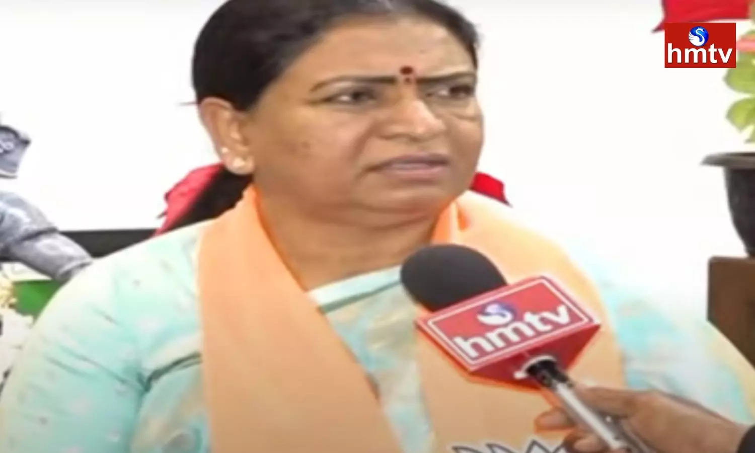 DK Aruna Makes Some Shoccking Comments On CM KCR And MLC Kavitha