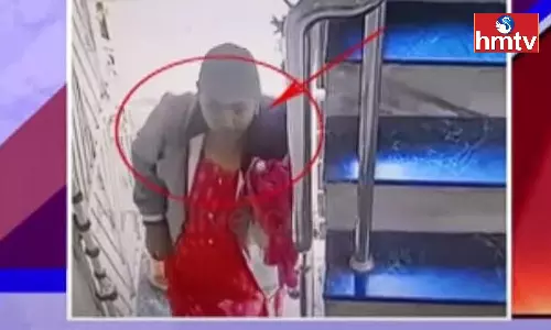 Woman Cheated Devotee In Srikalahasti Woman Cheated Devotee In Srikalahasti