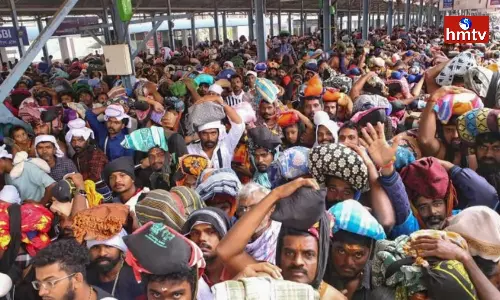 Heavy Rush in Sabarimala 1.19 Lakh Pilgrims Booked Heavy Rush in Sabarimala 1.19 Lakh Pilgrims Booked