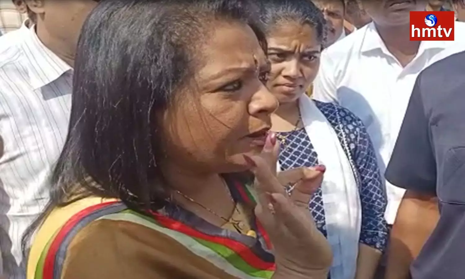 Protest against Mayor ⁬Vijayalakshmi in Chilukanagar⁬