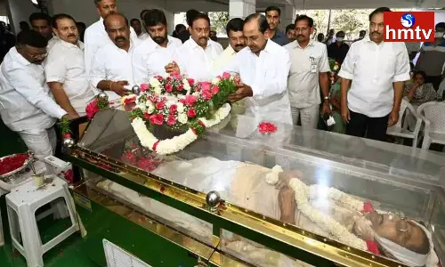 CM KCR Paid Tributes To Kaikala Body CM KCR Paid Tributes To Kaikala Body