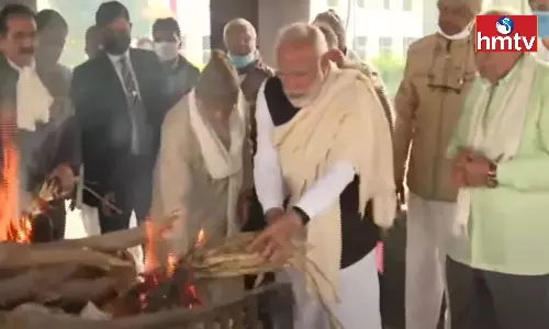 PM Modi Mother Heeraben last rites Completed at the Gandhinagar PM Modi Mother Heeraben last rites Completed at the Gandhinagar