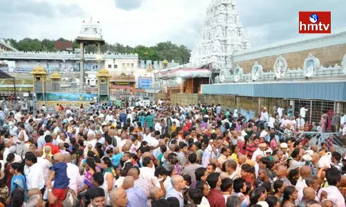 Devotees Flock To Tirumala Devotees Flock To Tirumala