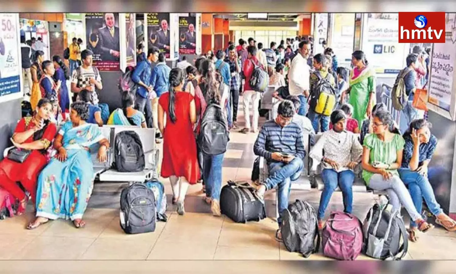 Hyderabad Bus Stations Become Crowded With Passengers