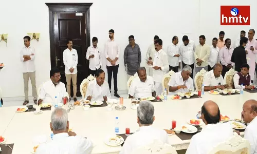 Chief Ministers All Have Breakfast With KCR