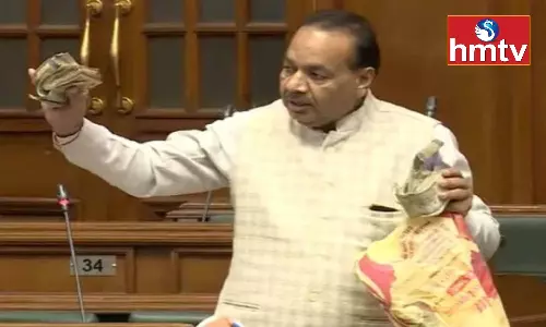 AAP MLA Shows Cash Bundles In Delhi Assembly