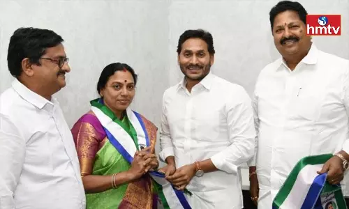 TDP Leader Vavilala Sarala Devi Joins in YSR Congress Party