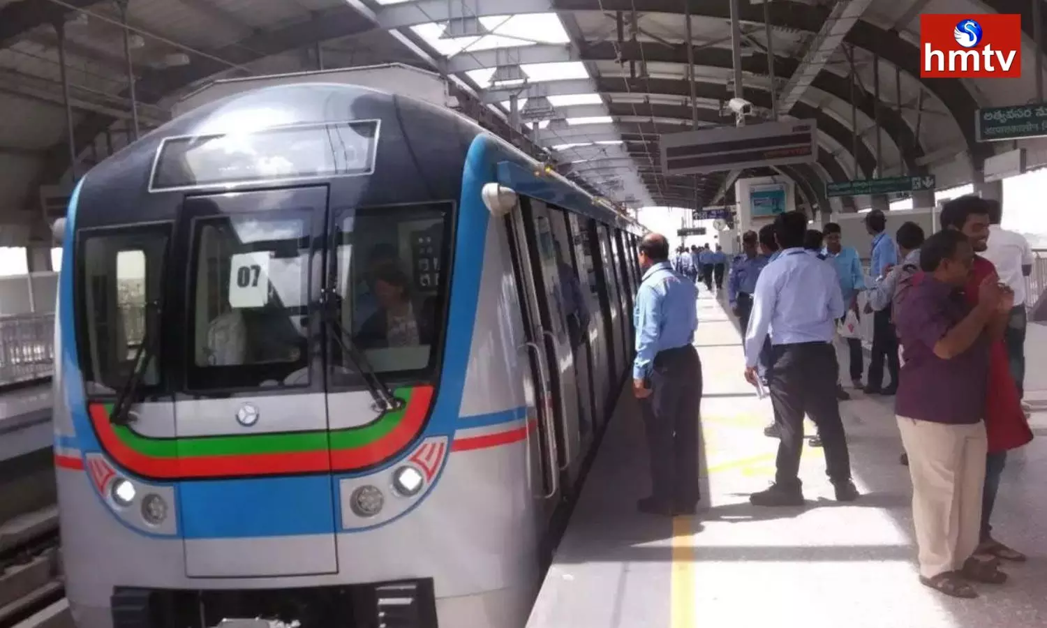 Metro Train Stopped on Erramanzil Route due to Technical Fault