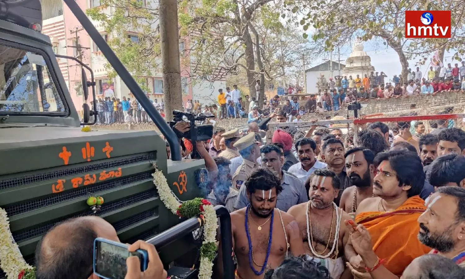 Janasena Pawan Kalyan visits Anjaneya Swamy Temple in Kondagattu and does Pooja to Varahi Vehicle