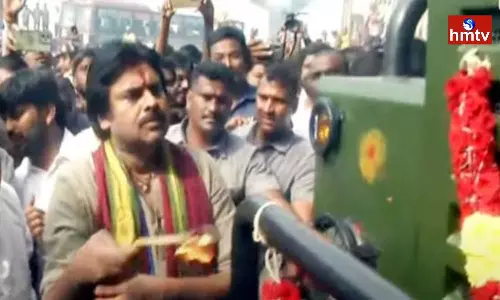 Pawan Kalyan Visited Durgamma On Indrakiladri