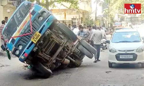 Road Sinks In Himayat Nagar Hyderabad