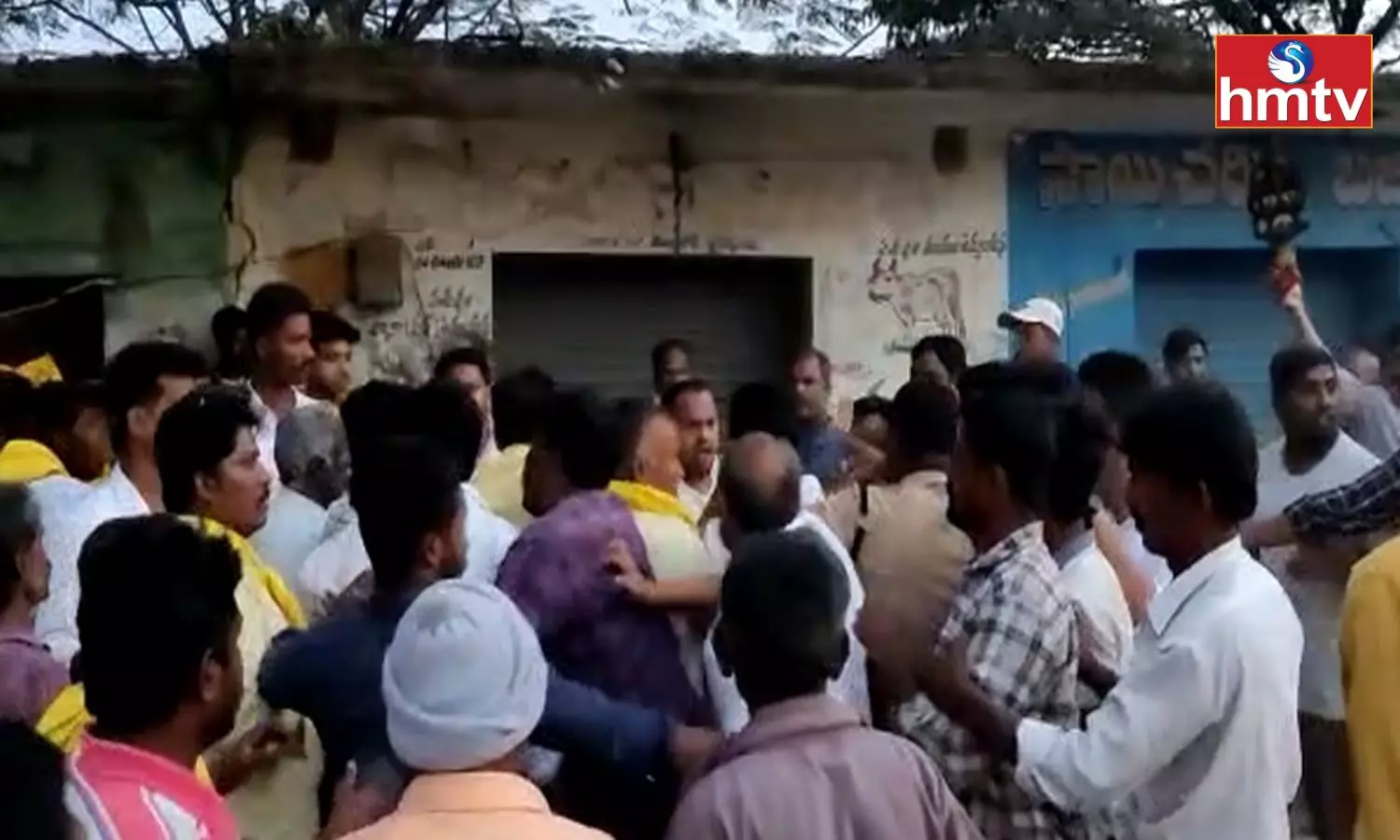 Argument Between the Two Groups During the Nara Lokesh Padayatra Argument Between the Two Groups During the Nara Lokesh Padayatra