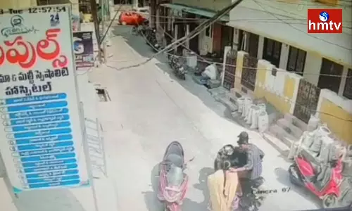 Women On The Road Alone Are The Target Of Chain Snatching